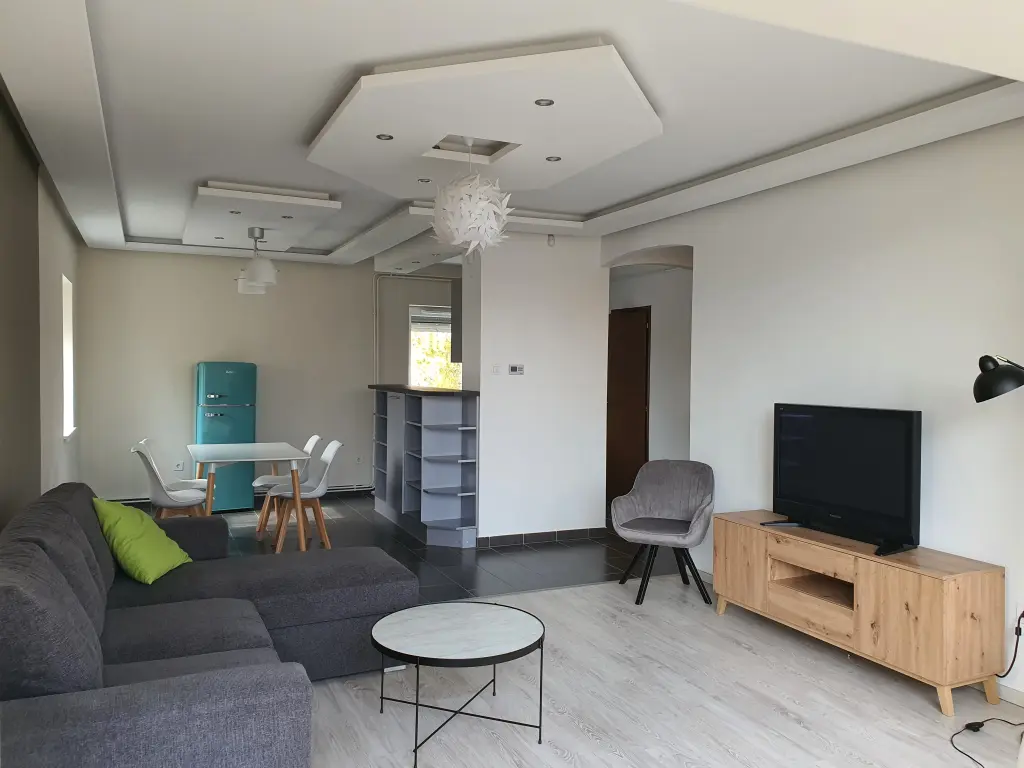 Berendezett nappali + 2 hálószobás felújított lakás garázzsal, Budapest 13. kerület Angyalföld Szent László út 149., 270 000 Ft/hó